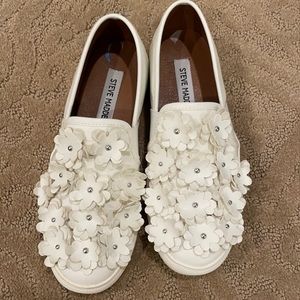 Steve Madden flower shoes, size 6.5